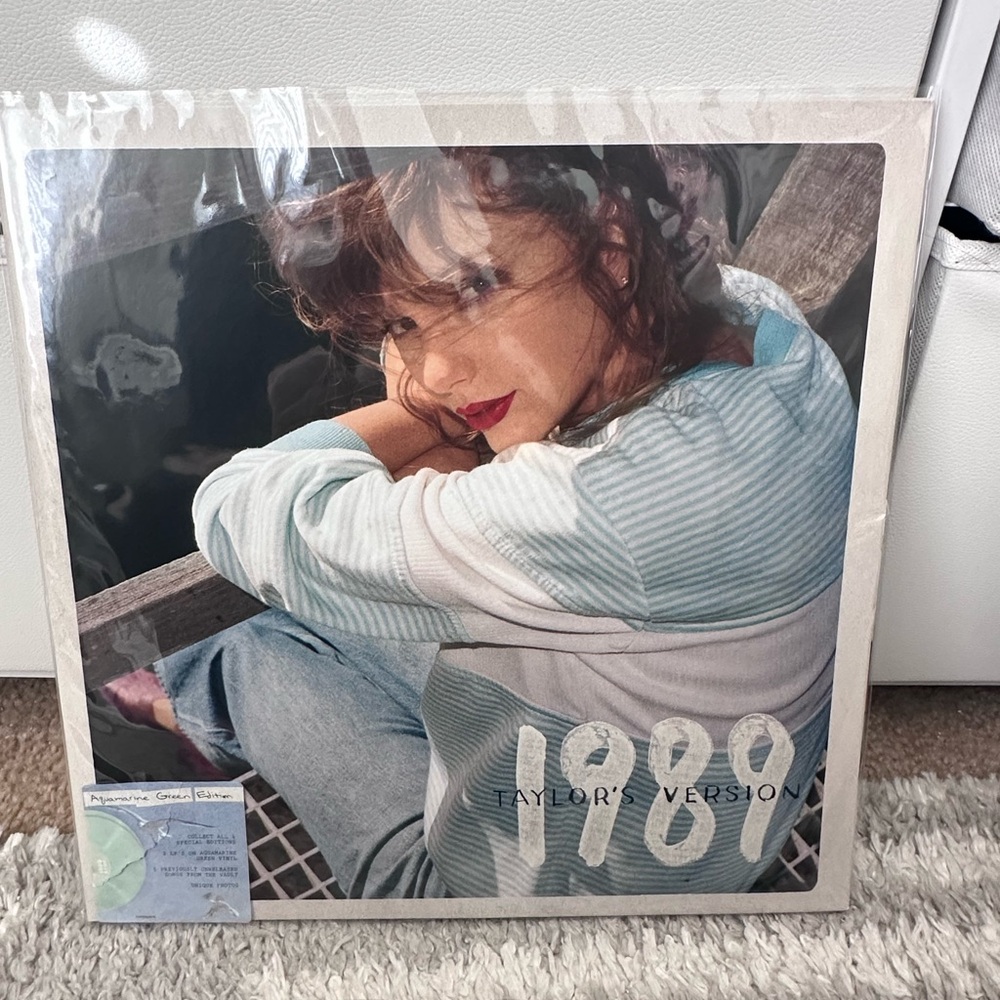 Taylor swift 1989 TV Vinyl in aquamarine green